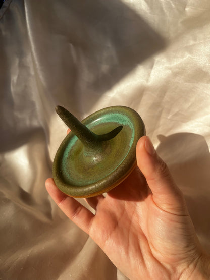 Ring holder-burnt green