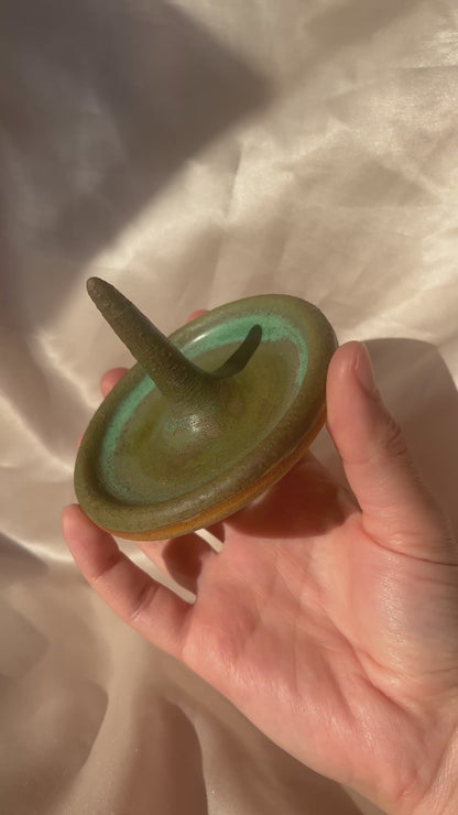 Ring holder-burnt green